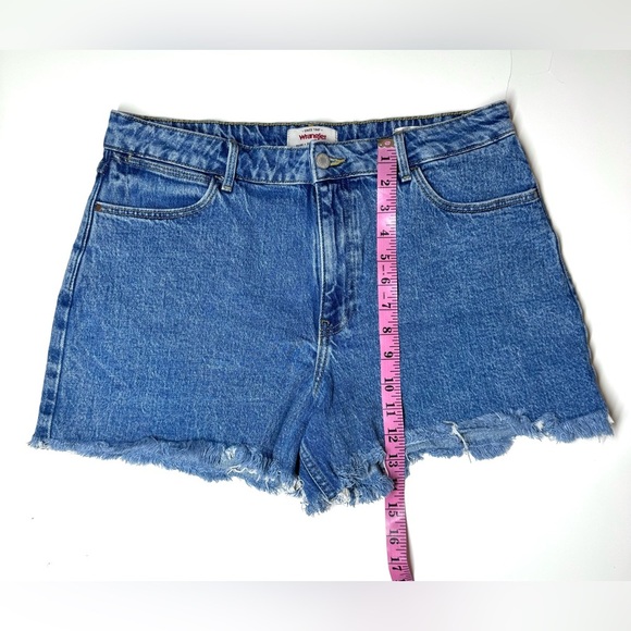 Wrangler Women's High Rise Vintage 4’’ Denim Shorts Size- 14/32 - Picture 4 of 6